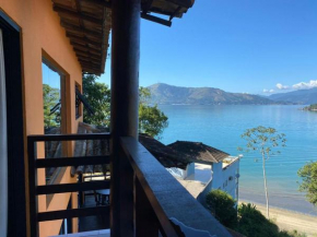 Casa Laranja em condomínio pé na areia